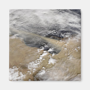 Staub bläst vor der Küste Libyens Magnet