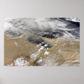 Staub bläst vor der Küste Libyens Poster (Vorne)