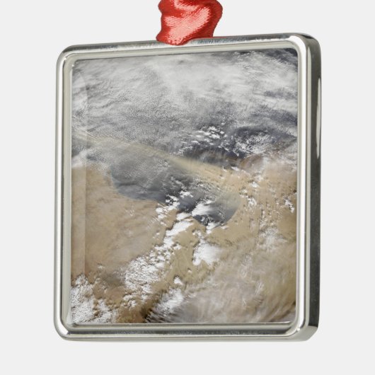 Staub bläst vor der Küste Libyens Silbernes Ornament (Links)