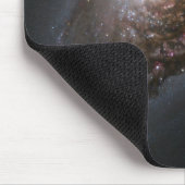 Staub rund um den Nucleus der Black Eye Galaxy M64 Mousepad (Ecke)
