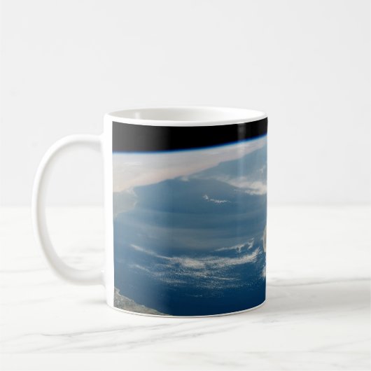 Staub über dem Mittelmeer und der Insel Zypern Kaffeetasse (Links)