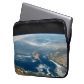 Staub über dem Mittelmeer und der Insel Zypern Laptopschutzhülle (Vorderseite Links)