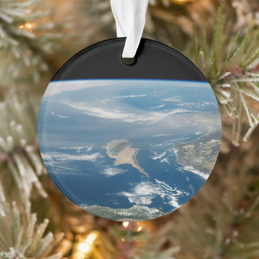 Staub über dem Mittelmeer und der Insel Zypern Ornament (Baum)