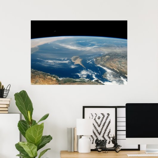 Staub über dem Mittelmeer und der Insel Zypern Poster (Heimbüro)