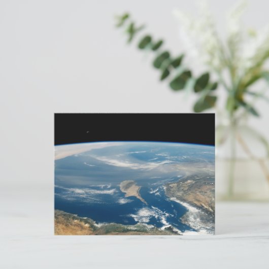 Staub über dem Mittelmeer und der Insel Zypern Postkarte (Stehend Vorderseite)