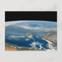 Staub über dem Mittelmeer und der Insel Zypern