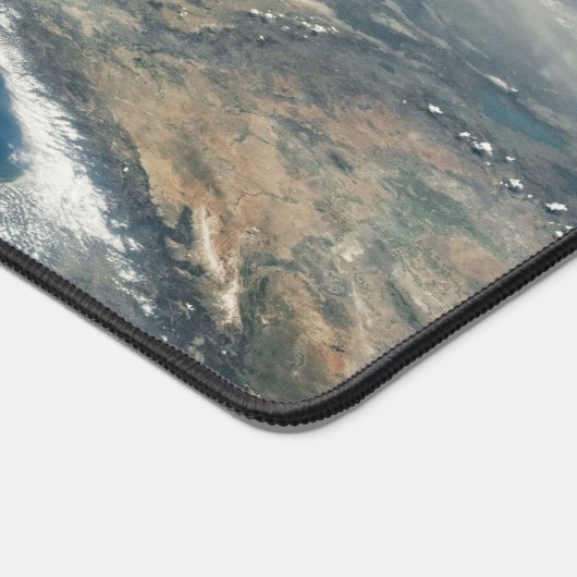 Staub über dem Mittelmeer und der Insel Zypern Schreibtischunterlage (Ecke)