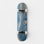Staub über dem Mittelmeer und der Insel Zypern Skateboard (Vorderseite)