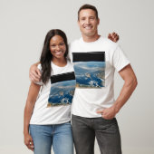 Staub über dem Mittelmeer und der Insel Zypern T-Shirt (Unisex)