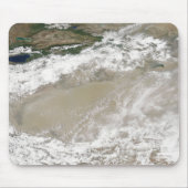 Staub und Wolken schweben über dem Taklimakan Des Mousepad (Vorne)