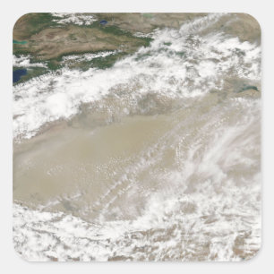 Staub und Wolken schweben über dem Taklimakan Des Quadratischer Aufkleber