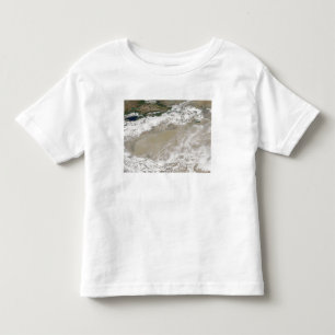 Staub und Wolken schwebten über dem Taklimakan DE Kleinkind T-shirt