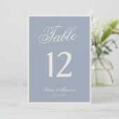 Staubblau Elegante Hochzeit Tischnummer (Stehend Vorderseite)