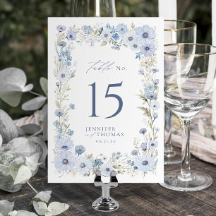 Staubblau elegante Wildblumen-Rand-Hochzeit Tischnummer