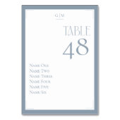 Staubblau-Grau-Monogramm Gastnamen Modern Tischnummer (Vorderseite)