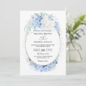 Staubblau Weiße Blumen Budget QR Code Hochzeit Einladung (Stehend Vorderseite)