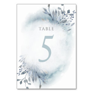 staubblaue Aquarellfarben-Blume Tischnummer 5