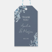 Staubblaue Blumen-Hochzeitsskript Geschenkanhänger (Vorderseite)
