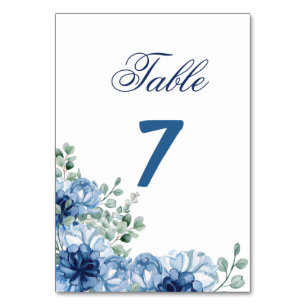 Staubblaue Blumen- und Eukalyptus-Hochzeit Tischnummer