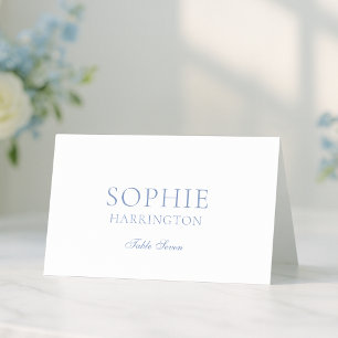 Staubblaue Blumenmonogramm-Hochzeitsplatzkarte