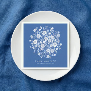 Staubblaue Blumenstrauß-Hochzeitsnamen und Datum Serviette