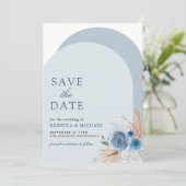 Staubblaue Blumige Boho Pampas Tor Foto QR Code Save The Date (Stehend Vorderseite)