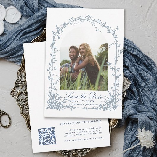 Staubblaue botanische Torbogen-Gartenhochzeit Foto Save The Date
