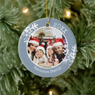 Staubblaue Familienfoto-Schneeflocken-Weihnachten Keramik Ornament