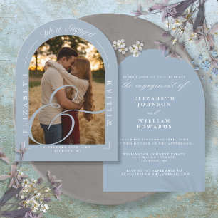 Staubblaue Foto-Tor-Hochzeitsankündigungsfeier mit Einladung
