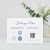 Staubblaue Hochzeitskleidung Karte mit QR-Code (Stehend Vorderseite)