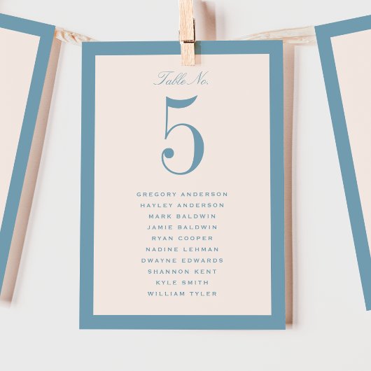 Staubblaue Hochzeitstisch-Sitzplan Karte