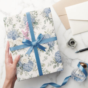 Staubblaue Hortensien Cremeweiße Rosen Floral Geschenkpapier