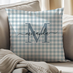 Staubblaue Karodekoration mit Monogramm Kissen