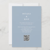 Staubblaue minimalistische Monogramm-QR-Code-Hochz Einladung (Rückseite)