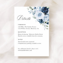 Staubblaue Navy-Blumen-Hochzeitsdetails, Trauung