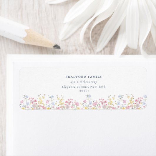 Staubblaue Skript-Boho-Wildblumen-Hochzeit (Insitu)