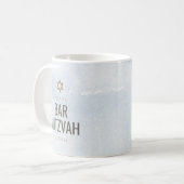 Staubblaue Wasserfarbe Bar Mizwa Kaffeetasse (Vorderseite Links)