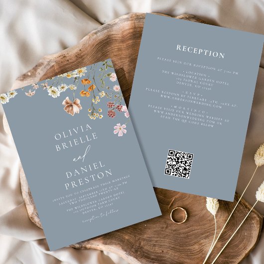 Staubblaue Wildblumen-Hochzeit mit QR-Code Einladung