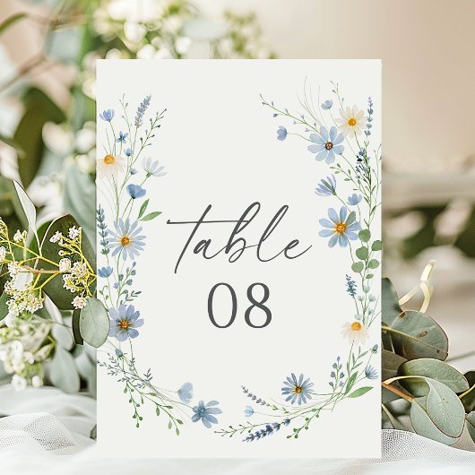 Staubblaue Wildblumen-Hochzeit Tischnummer