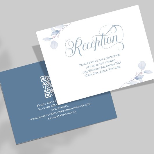 Staubblauer Blumenhochzeitsempfang QR-Code Begleitkarte