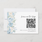 Staubblauer Boho-Blumen-Hochzeits-QR-Code RSVP Karte (Vorderseite)