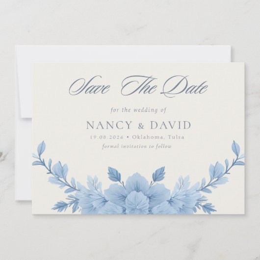 Staubblaues Blumen-QR-Code-Hochzeit Save The Date (Vorderseite)