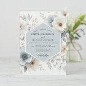 Staubblaues Blumengeflüster Hochzeit Einladung (Stehend Vorderseite)