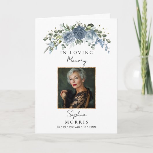 Staubblaues Foto-Gedenk-Funeralprogramm-Vorlage Karte (Vorderseite)