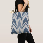 Staubblaues Küstenbatik-Parang-Chevron-Geometrisch Tasche (Von Nahem)