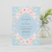 Staubblaues Soft Blossom Hochzeit Einladung (Stehend Vorderseite)
