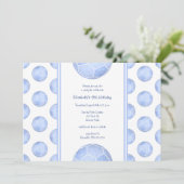 staubige blaue Fußballbälle zum Geburtstag Einladung (Stehend Vorderseite)