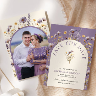 Staubige lila Boho-Wildblumen-Hochzeitsfoto Save The Date
