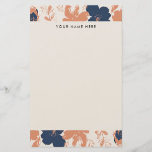 Staubige Rose und blaue Blumen mit Namen Briefpapier