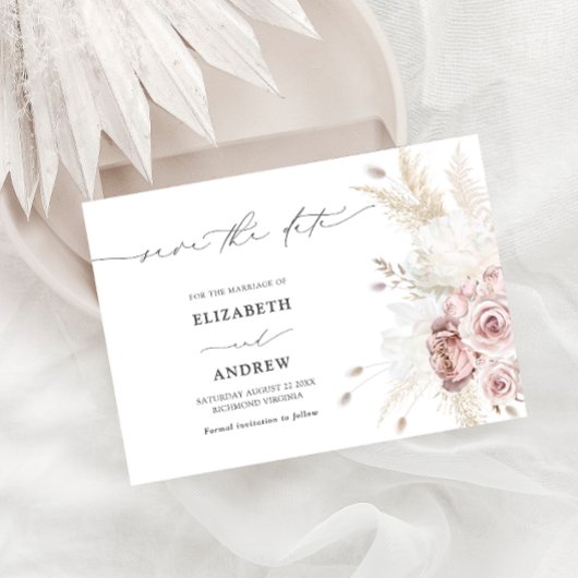 Staubige Rose und errötende Blumen zur Vorabankünd Save The Date
